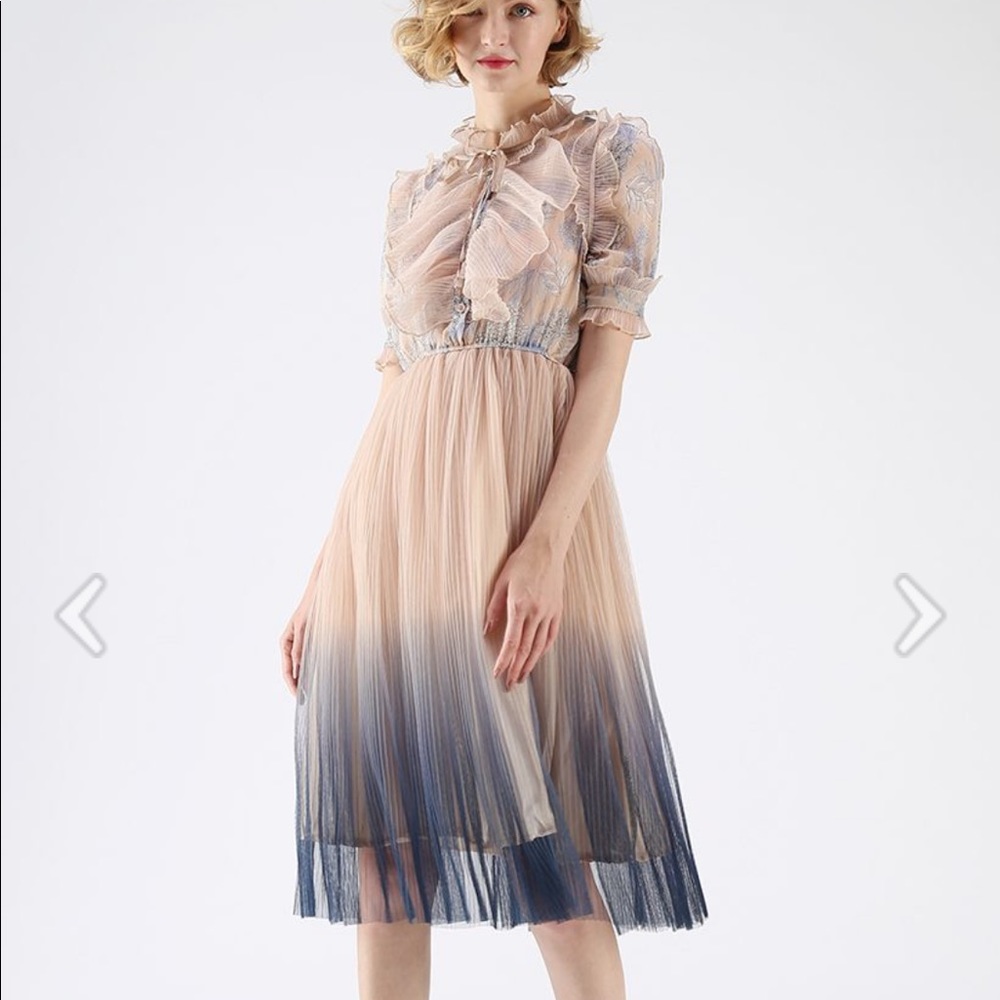SOLD- ✖️ Chicwish gradient pleated tulle dress 💕